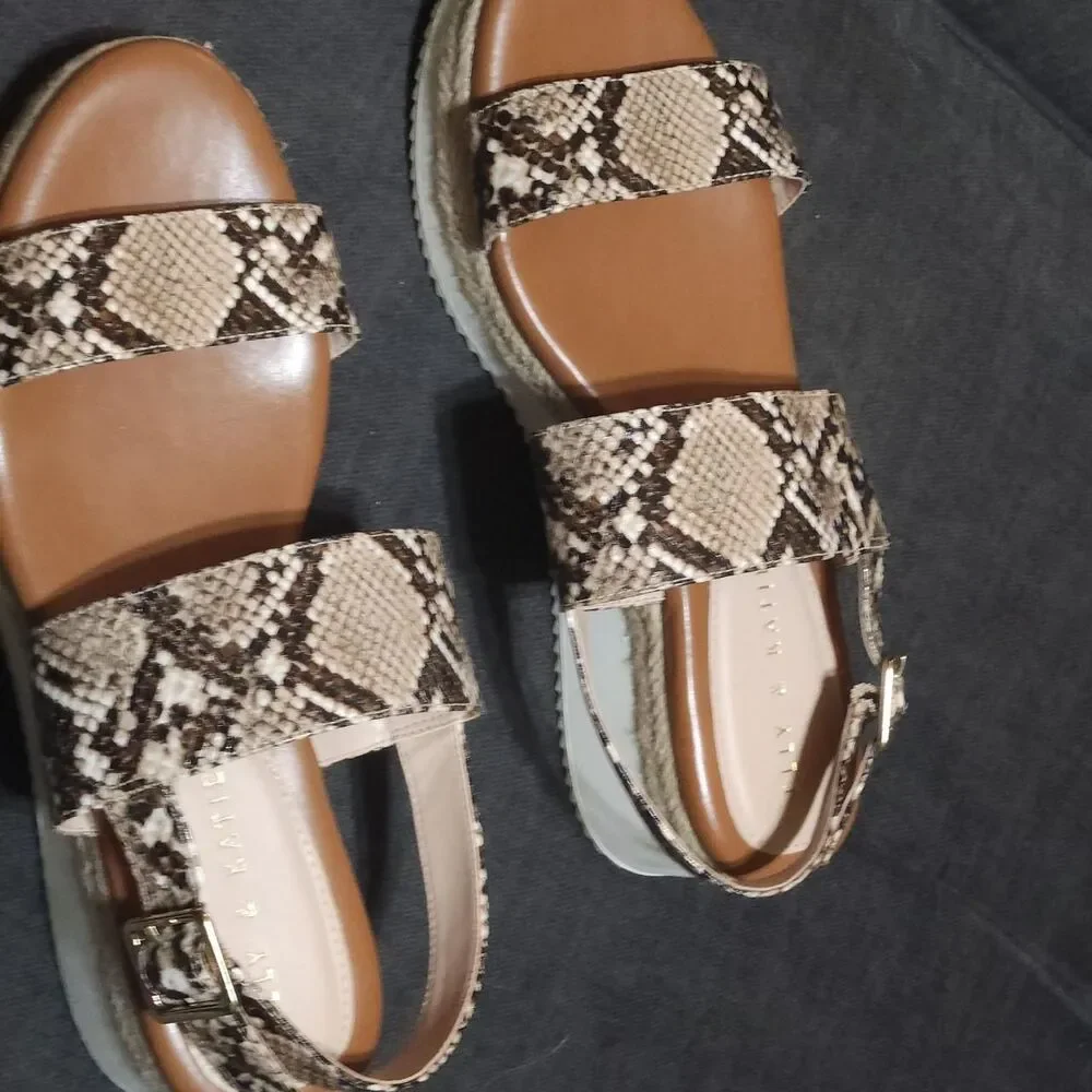 Kelly-katie Women's Tan and Brown Sandals